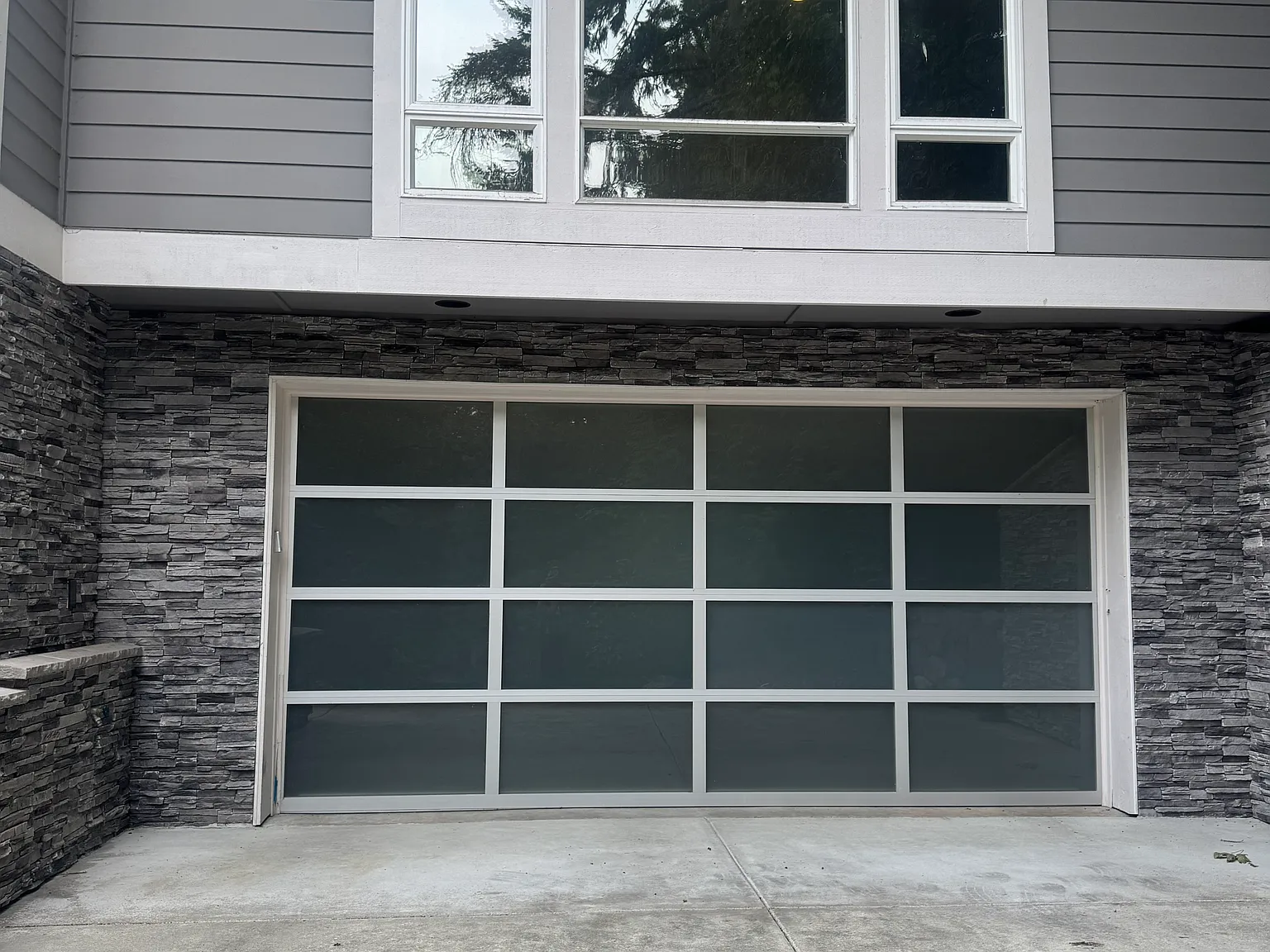 4 bed, 3180 sqft, $6,395 — Photo 4