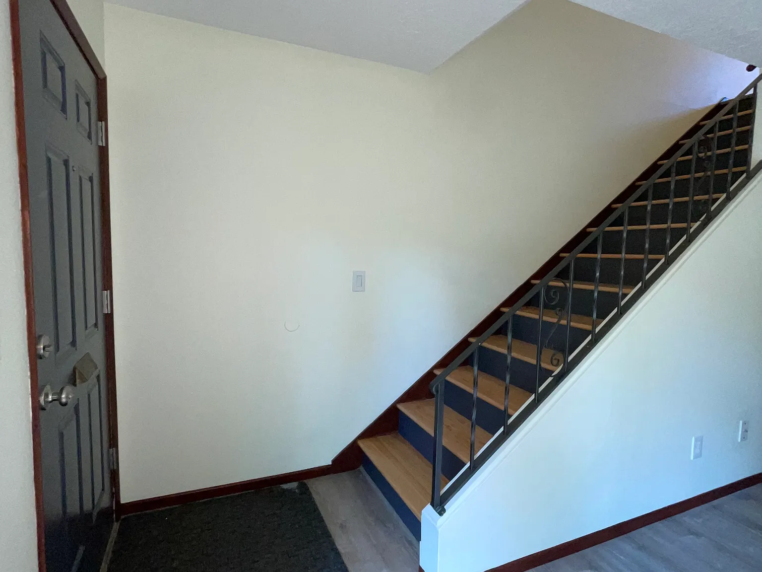 2 bed, 1.5 bath, 950 sqft, $1,575 — Photo 3
