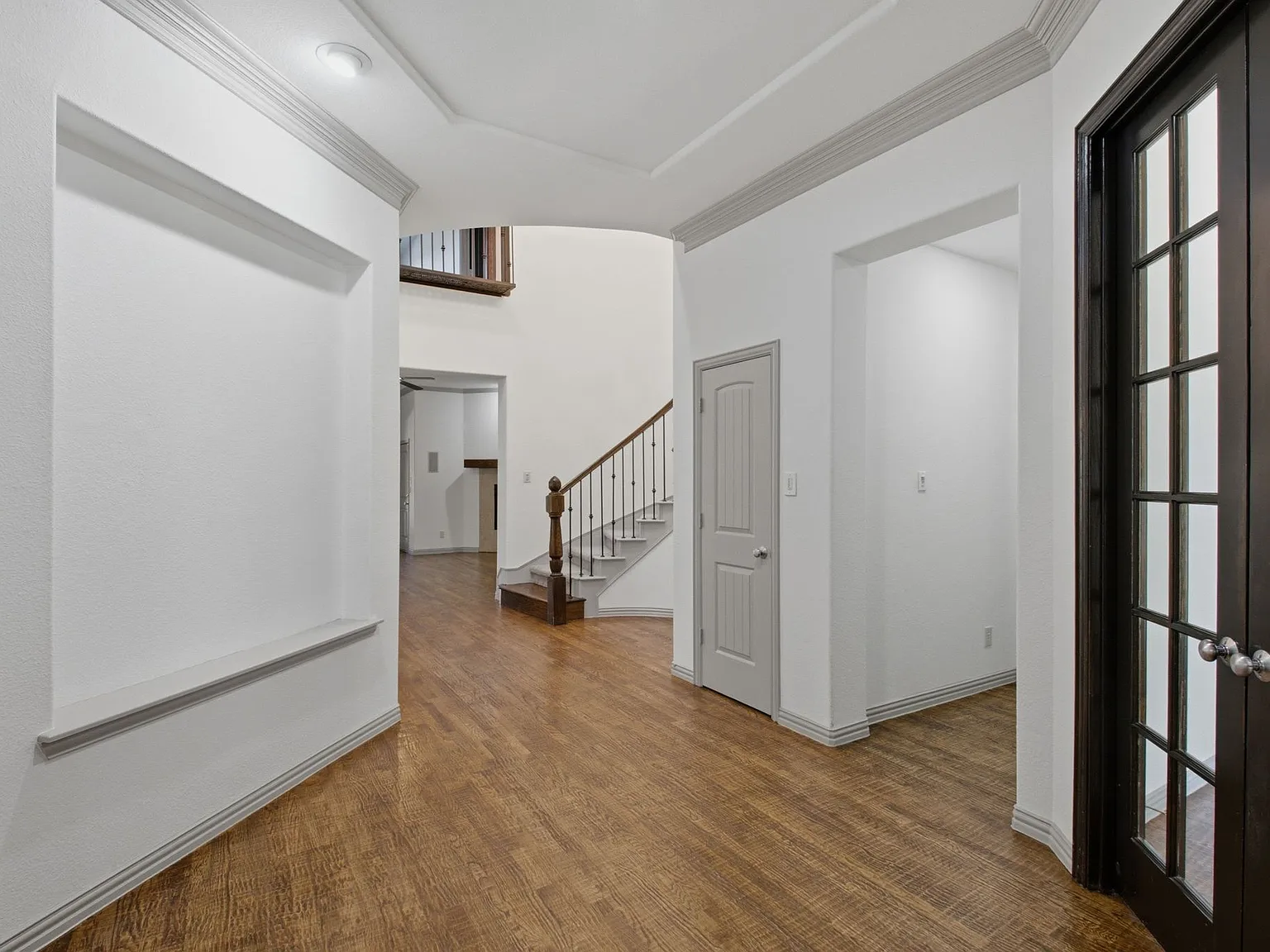 5 bed, 4105 sqft, $3,800 — Photo 3
