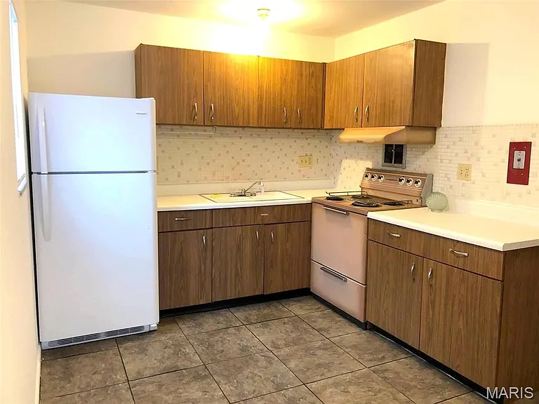 225 S Church St #D — Photo 4
