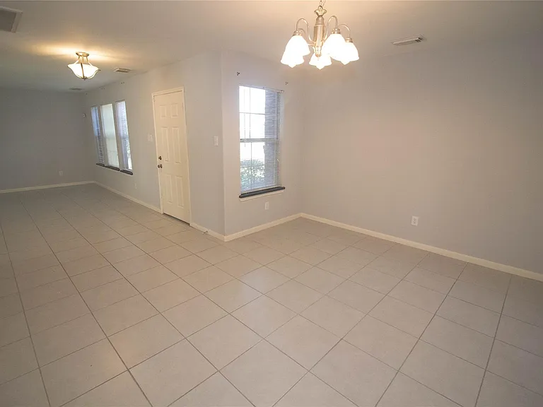 2202 Crossmill Ln — Photo 6