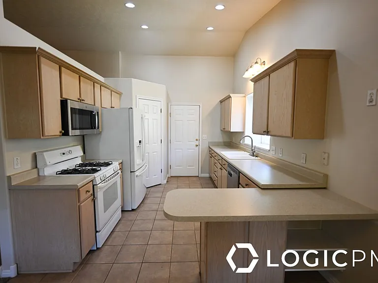 4616 S Zenia Meadows Ct #1 — Photo 11