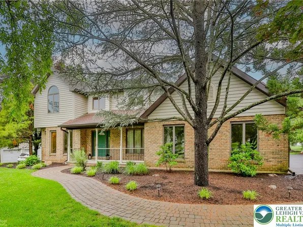 6242 Domarray St, Coopersburg, PA 18036