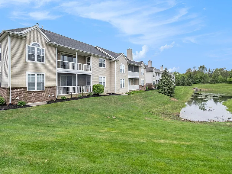 2925 N Knightsbridge Cir — Photo 36