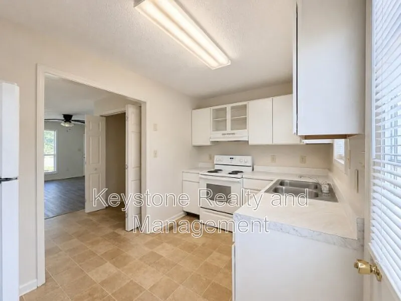 2 bed, 1.0 bath, 1145 sqft, $825 — Photo 4