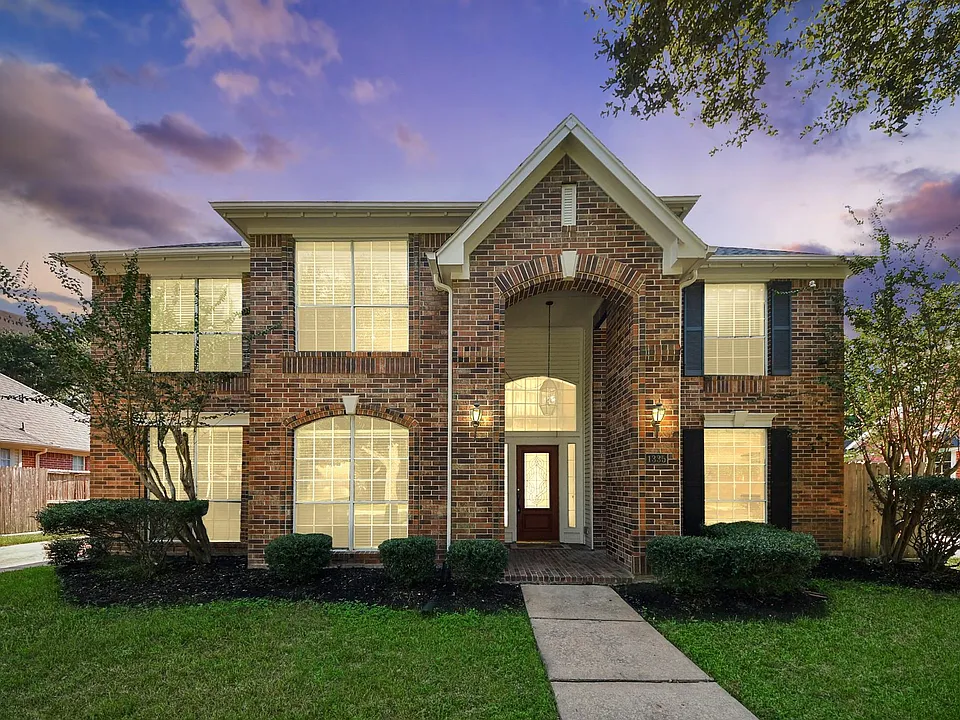 1335 Crescent Parkway Ct