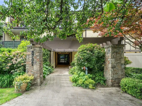 235 W 4th St #301, North Vancouver, BC V7M 1H8