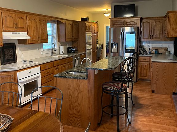 Eat in kitchen and island 