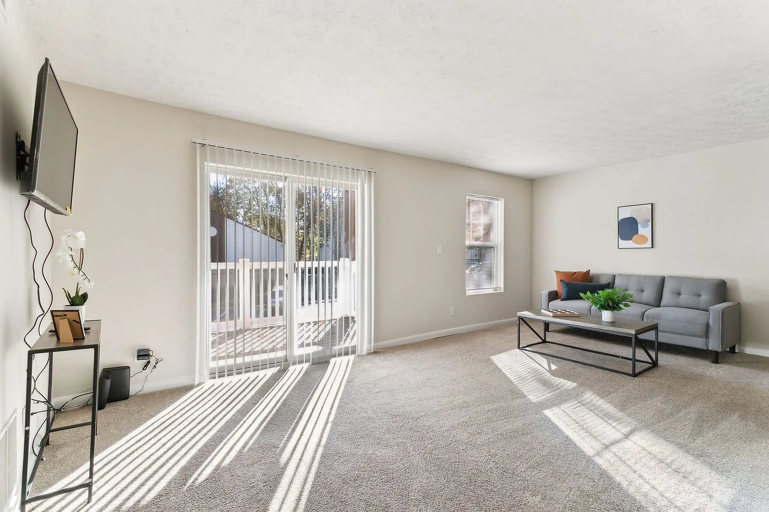 2 bed, 2.0 bath, 1076 sqft, $2,805 — Photo 2