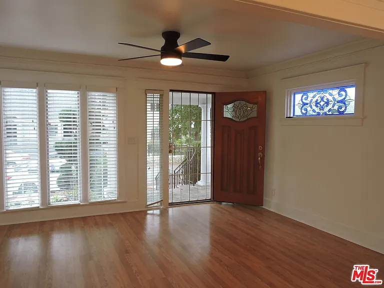 559 N Windsor Blvd — Photo 4