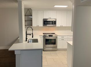 9606-08 W Higgins #2D, Rosemont, IL