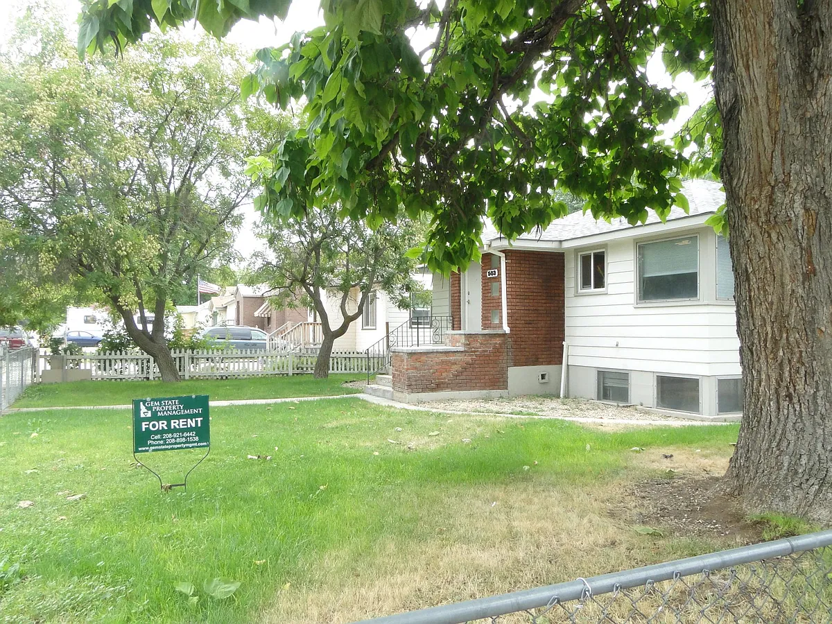 Building Photo - 503 S Chestnut St #A