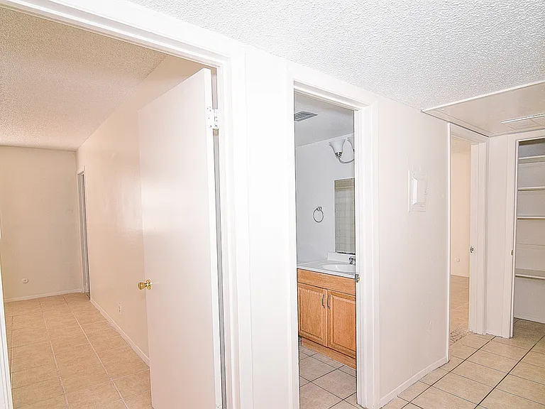 The Arches Apartments — Photo 35