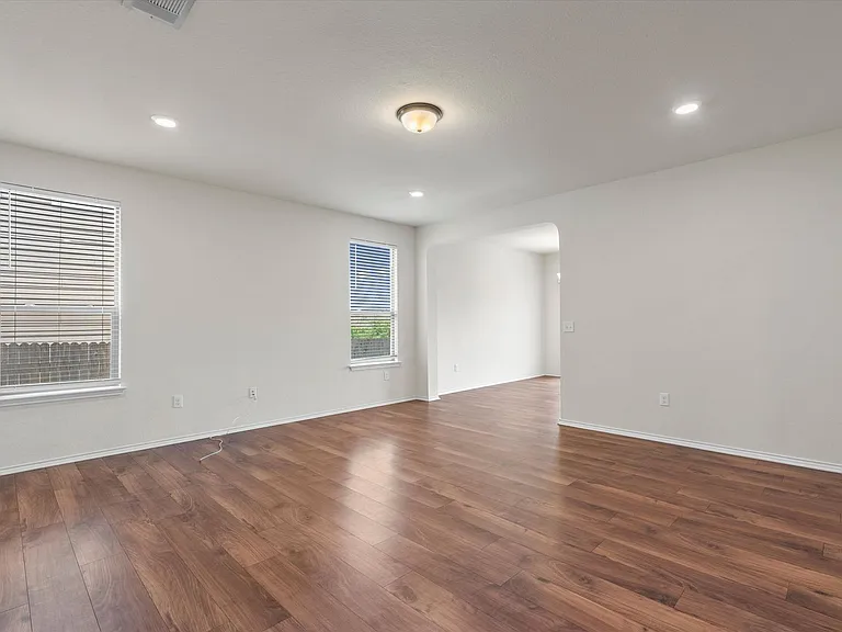 7604 Knockfin Dr — Photo 5