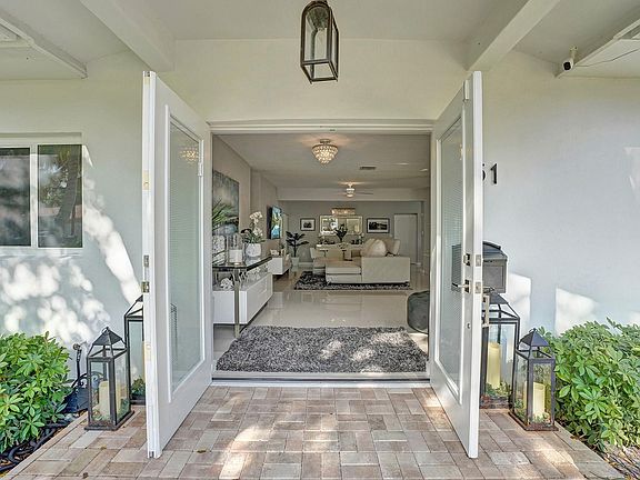 3rd image of 551 NE 13th Avenue