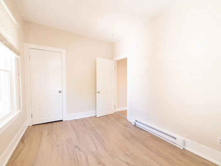 730 E Montrose St — Photo 4