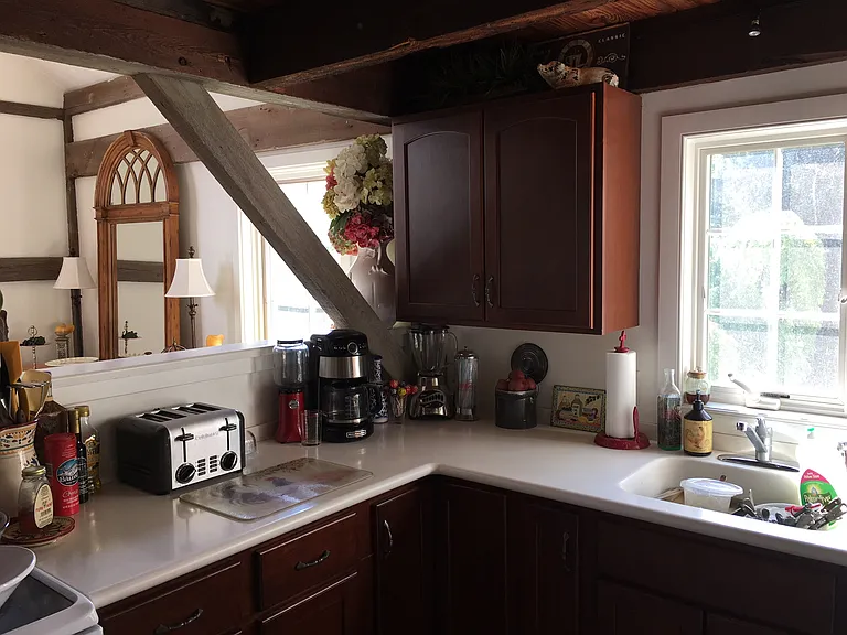Kitchen (with passthrough to LR/DR)