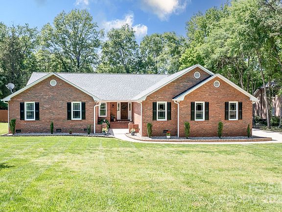 2nd image of 4211 Alderwood Ln