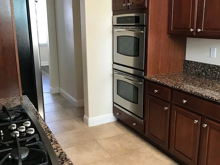 2205 Heavenly View Trl — Photo 2
