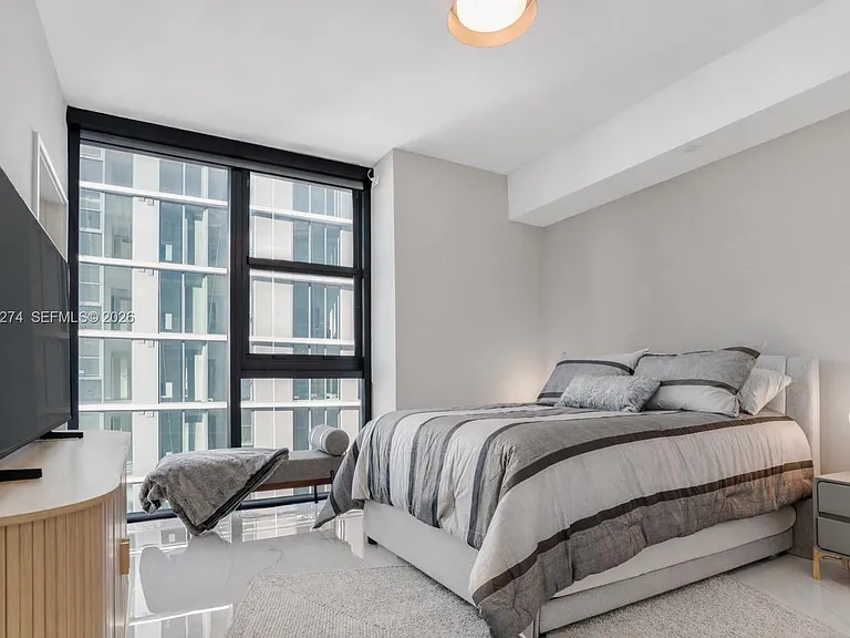 700 NE 24th St #901 — Photo 43
