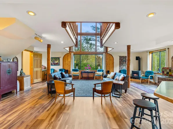 3717 Bend Of Ivy Rd, Marshall, NC 28753