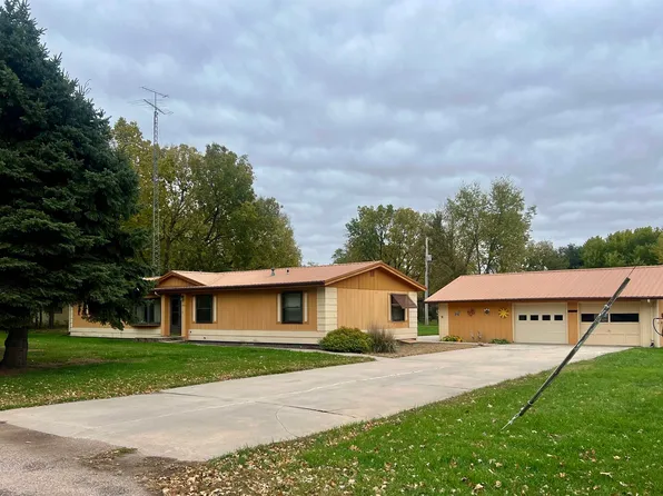 109 W Park St, Comstock, NE 68828