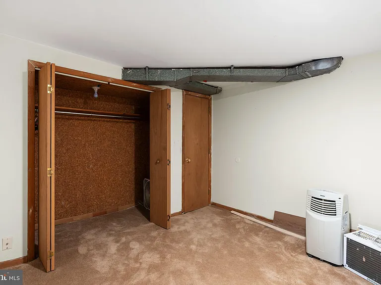 613 N Scott St — Photo 15
