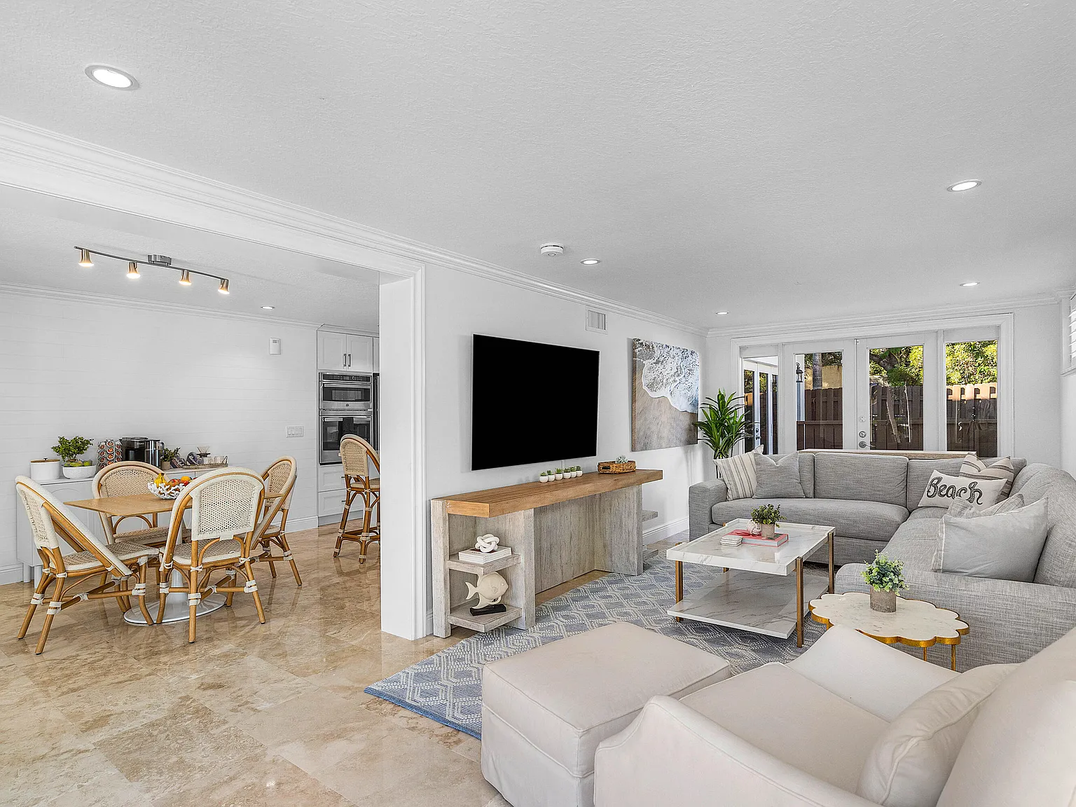 3 bed, 3.0 bath, 2721 sqft, $8,000 — Photo 4