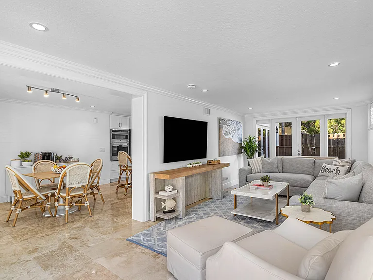 820 Palm Trl — Photo 4