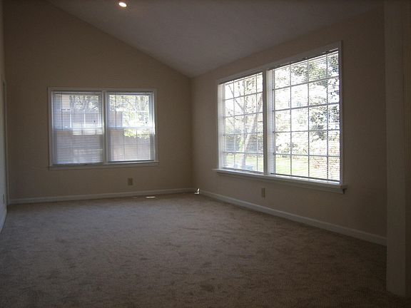 2nd image of 199 Woods Dr NE