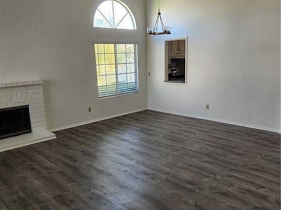 5th image of 781 Torrey Pines Rd
