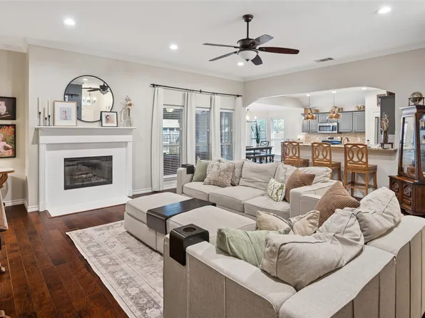 432 Vista Way Dr, Saginaw, TX 76179