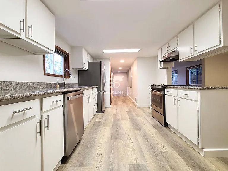 3708 Kenthorpe Way — Photo 5