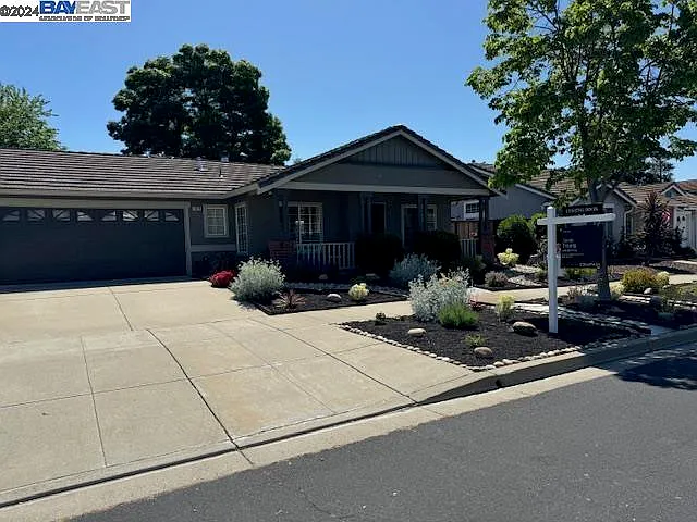 1379 Meadow Ct photo 1