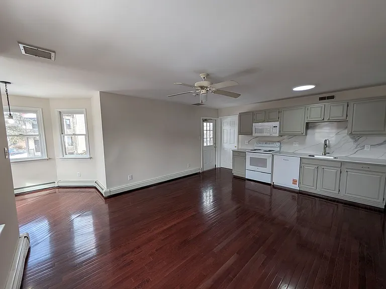 416 Main St #I — Photo 2