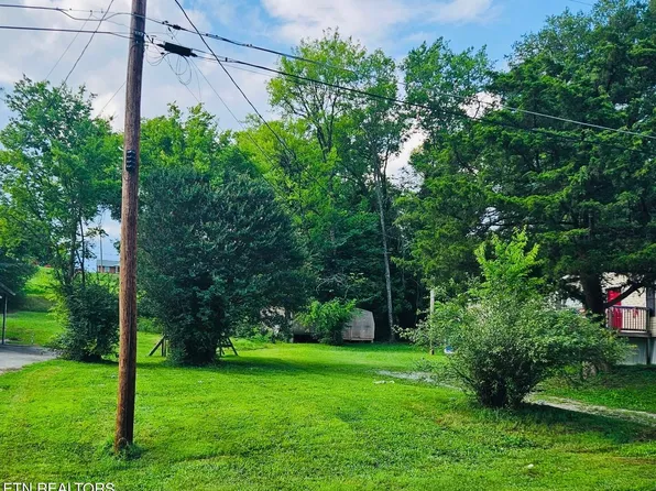 Mayberry St, Harriman, TN 37748
