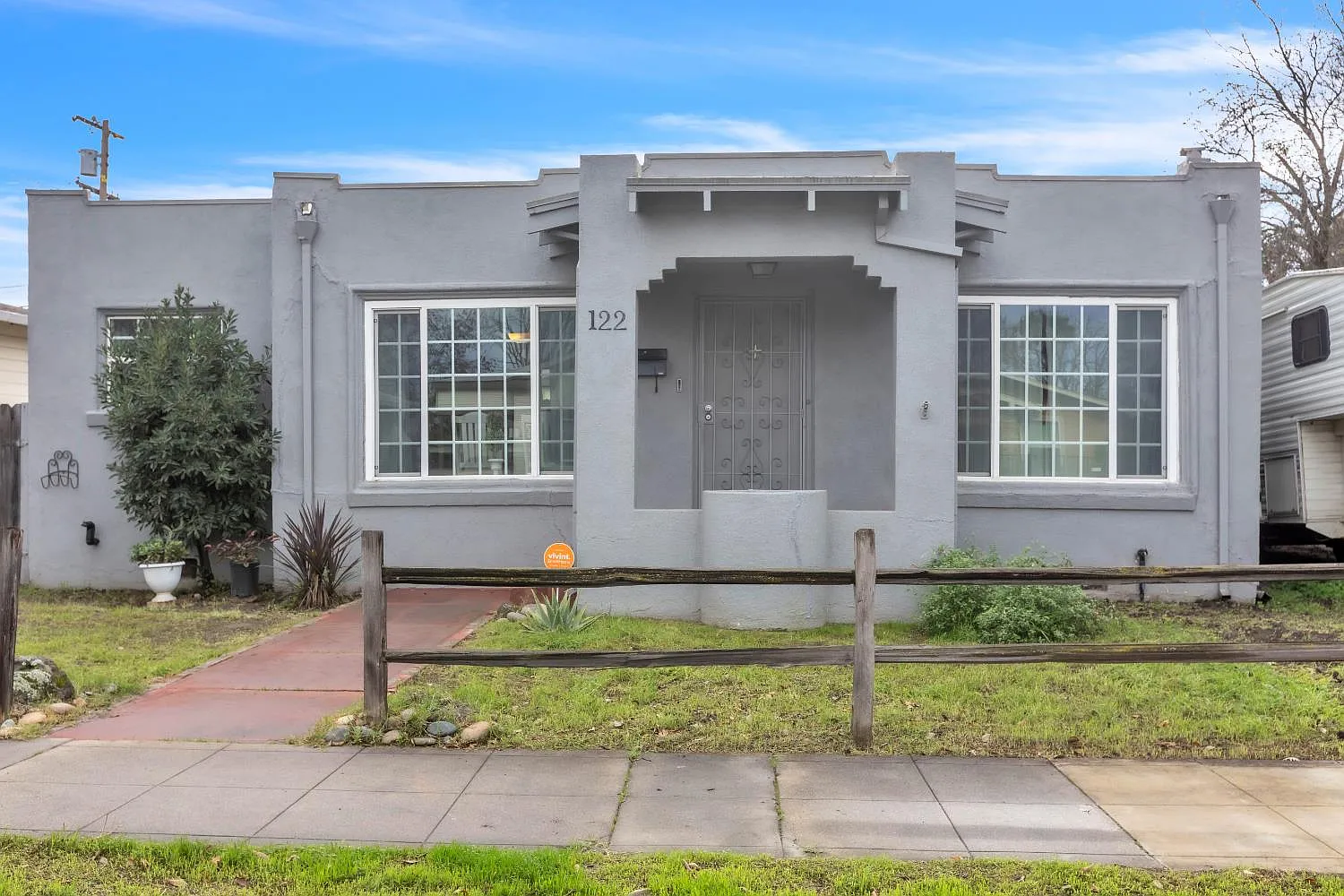 122 E Monterey Ave photo 1