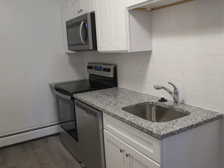 203 Highland Ave — Photo 1