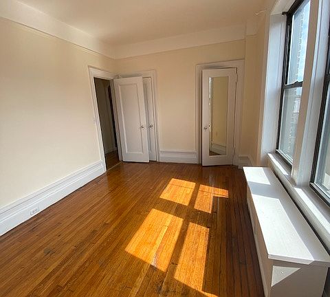 2nd image of 504 Cathedral Pkwy #7F