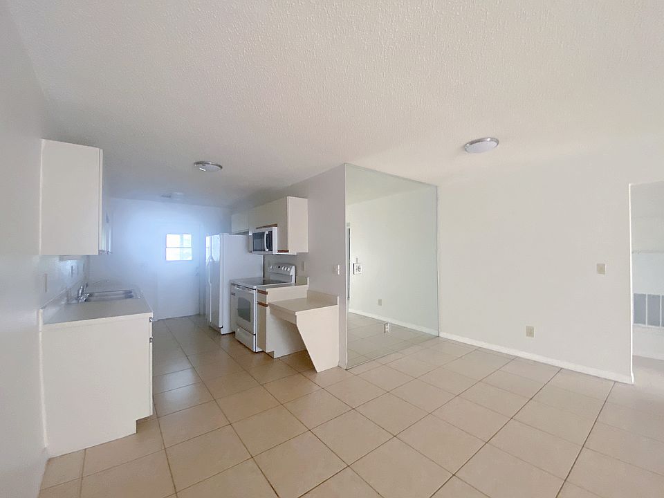 Dining area adjacent to the kitchen