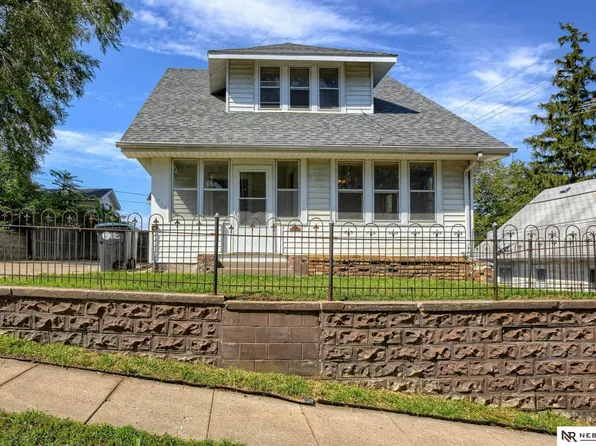 1414 Center St, Omaha, NE 68108