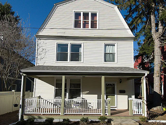 5 bed, 2.5 bath, 2202 sqft, $5,500 — Photo 3