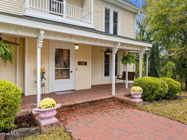 208 W Barrett Street, Carthage, NC 28327