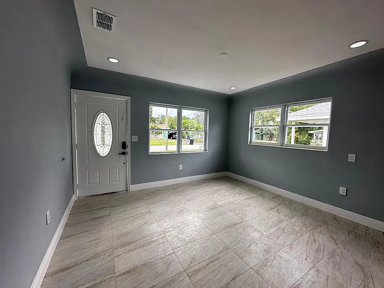 3428 Ithaca St N — Photo 11