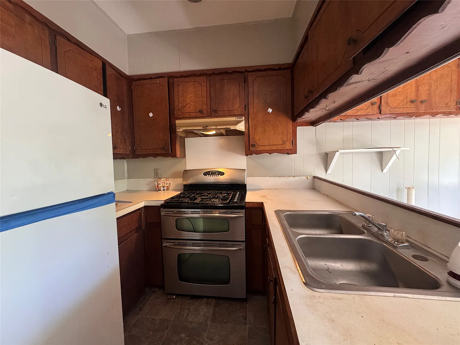 3 bed, 1.0 bath, 1200 sqft, $1,000 — Photo 3