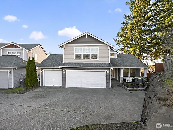 3rd image of 2103 NE 6th Cir