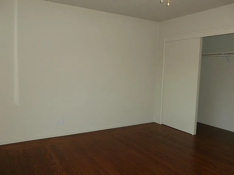 437 Central Ct — Photo 15