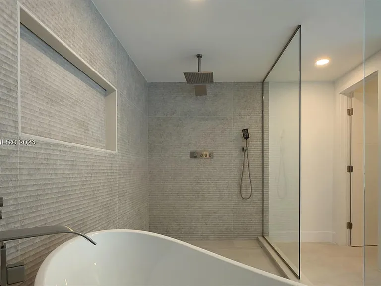1690 Daytonia Rd — Photo 30