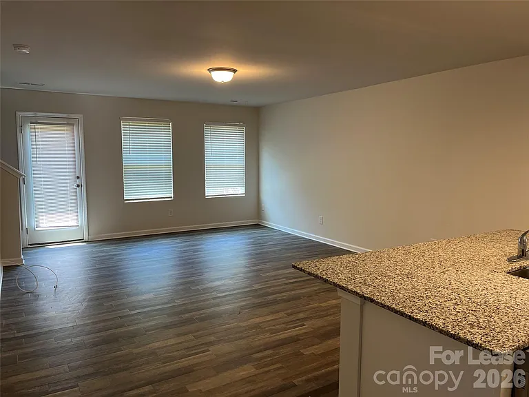 1484 Mulberry Ridge Dr — Photo 2