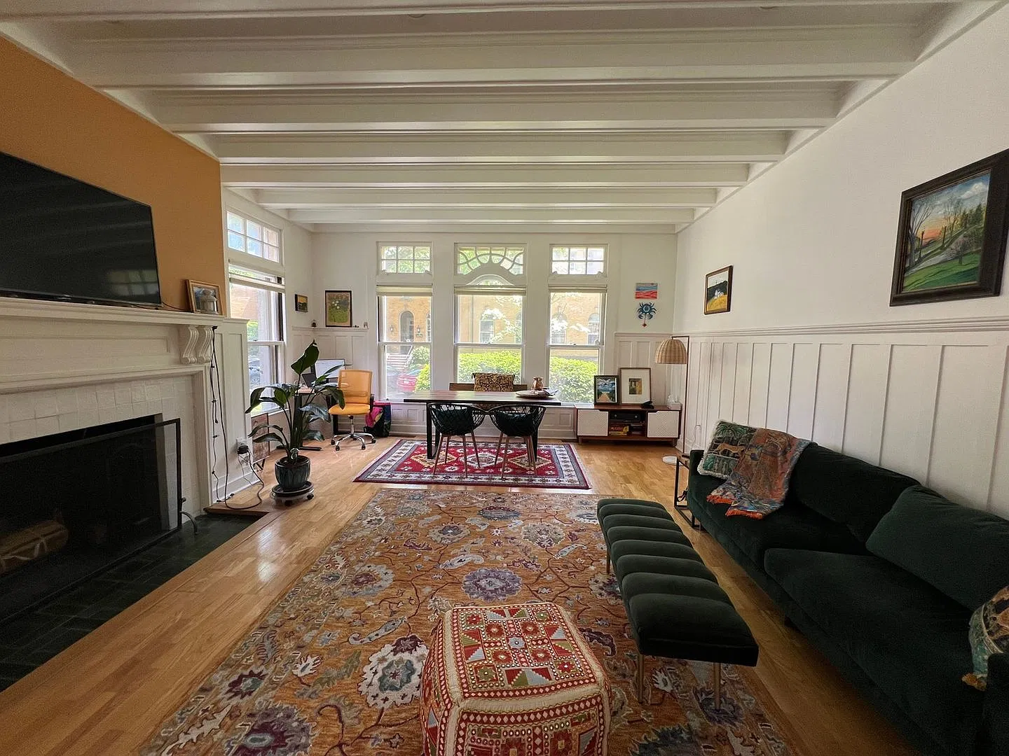 Spacious 2BR Condo in Brookline — Photo 2
